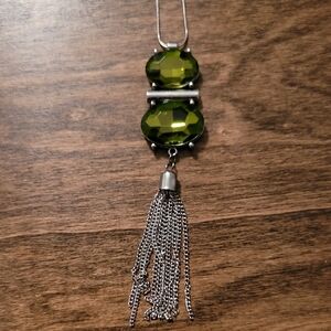 Ee Elegant Green Pendant Necklace With Dangle Earring Set.